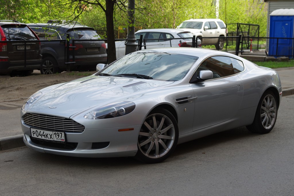 Aston_Martin_DB9_coupe_01