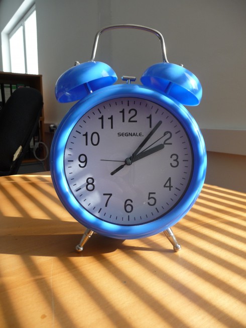 Blue_alarm_clock_(3)