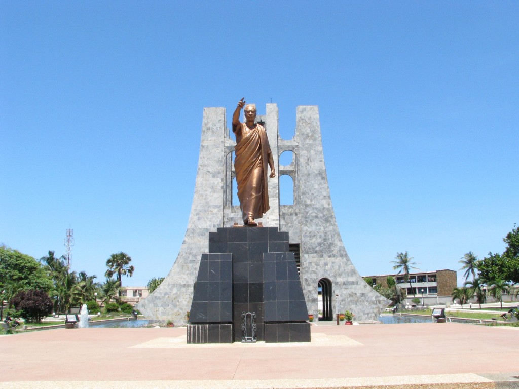 Kwame_nkrumah_tomb_accra_ghana