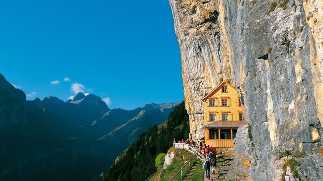 ascher-cliff-restaurant-6-incredible-hotels-to-visit-before-you-die