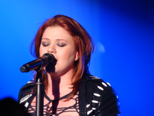 kelly_clarkson_2010-02-13