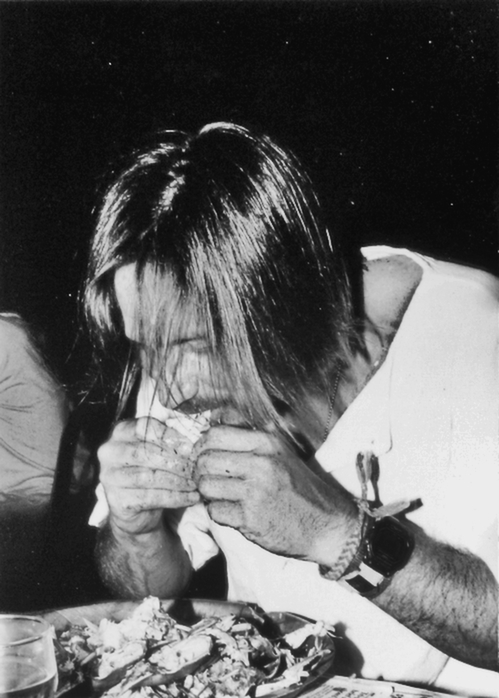 kurt_cobain_chows_down_on_crabs