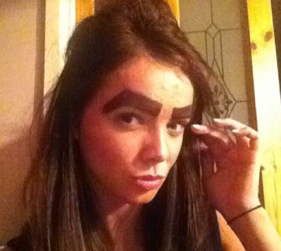 40 Of The Worst Eyebrow Fails. Just Don't Do It!