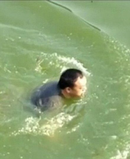 Groom Tries Drowning Himself After Seeing Ugly Bride