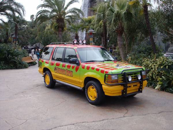 1280px-Jurassic_Park_car