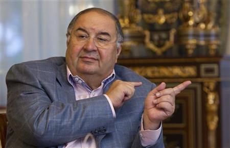 Metalloinvest founder Alisher Usmanov gestures during an interview with Reuters journalists at his home outside Moscow September 24, 2012. Picture taken September 24. REUTERS/Maxim Shemetov